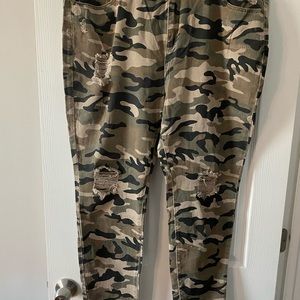 24W Camo distressed Jeans